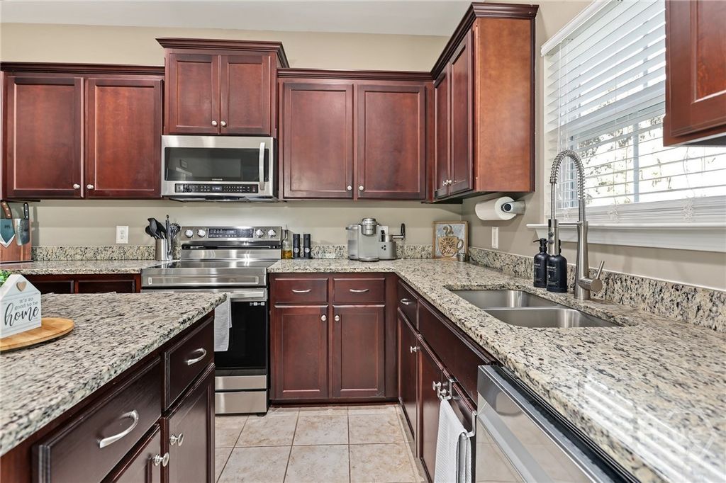 Image 23 of property listing at 300 Mosswood Drive, Savannah, GA 31405