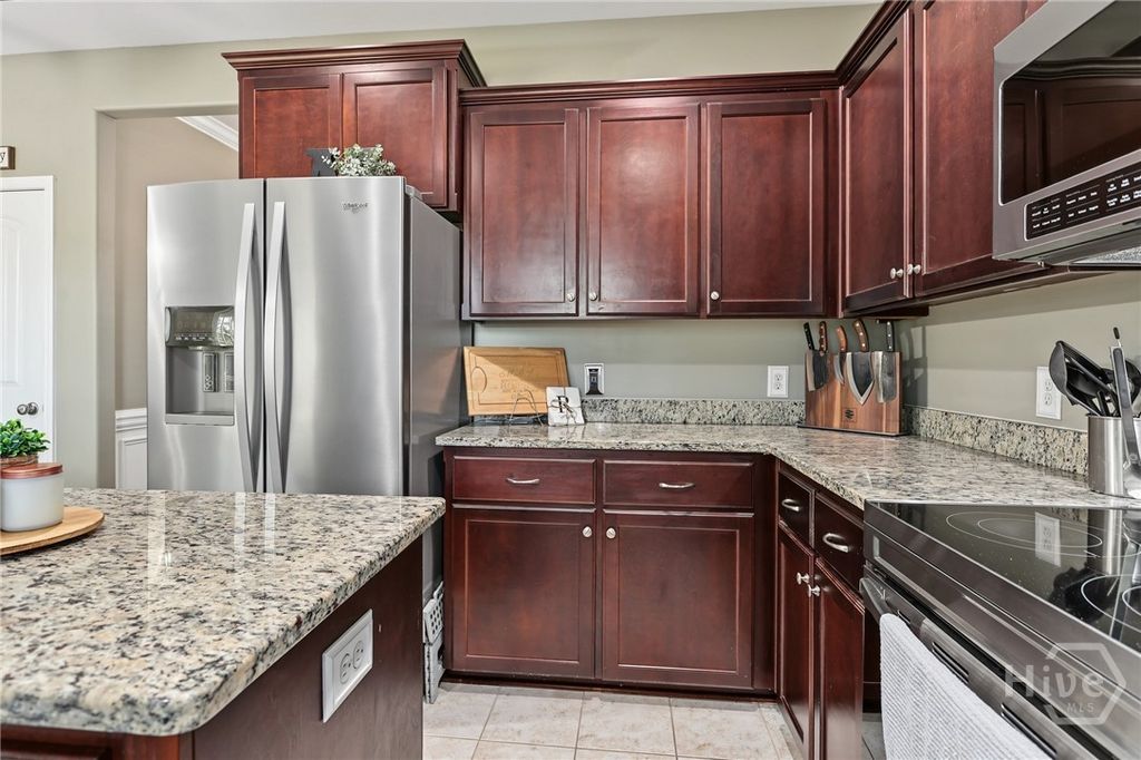 Image 24 of property listing at 300 Mosswood Drive, Savannah, GA 31405