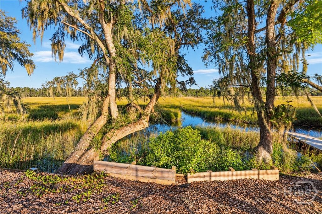 Image 3 of property listing at 300 Mosswood Drive, Savannah, GA 31405