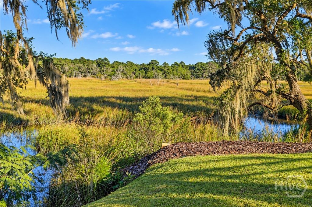 Image 4 of property listing at 300 Mosswood Drive, Savannah, GA 31405