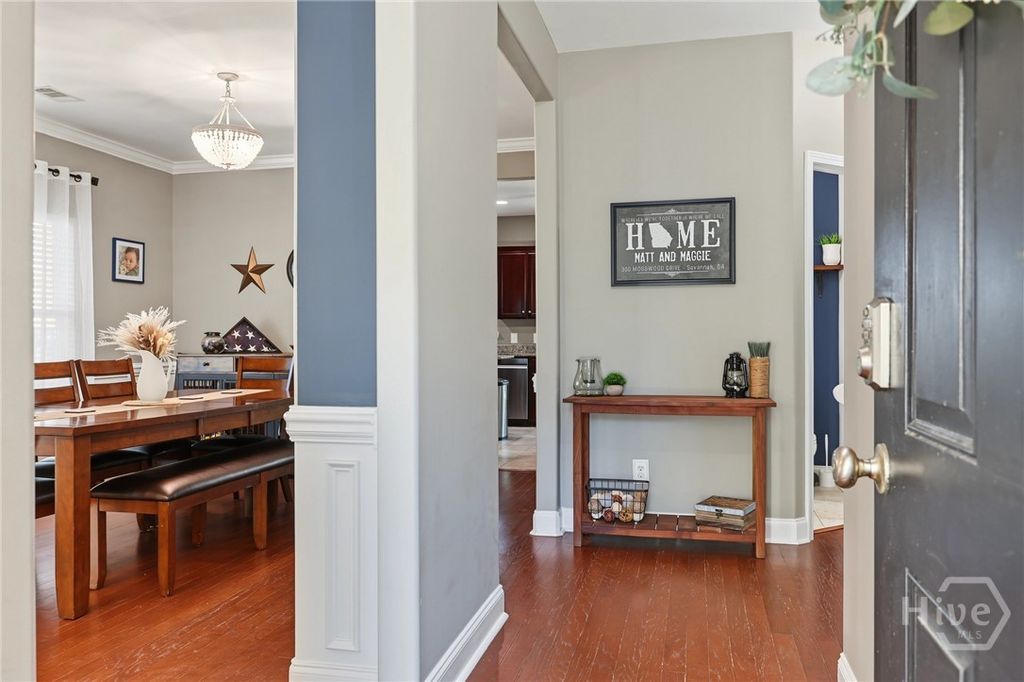 Image 8 of property listing at 300 Mosswood Drive, Savannah, GA 31405