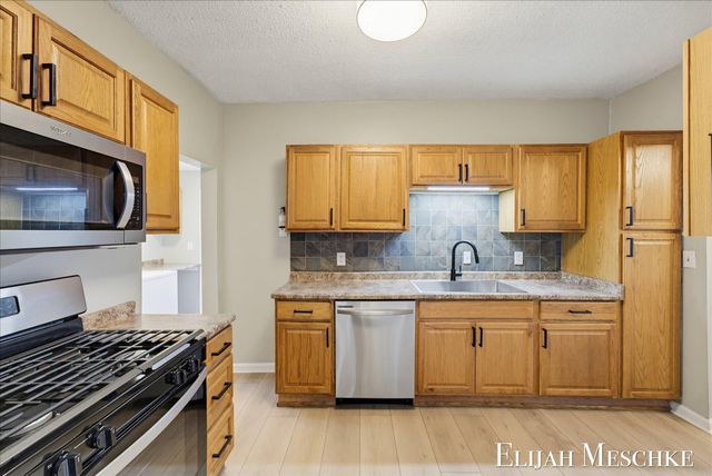 25 River Road NW, Sparta, MI 49345