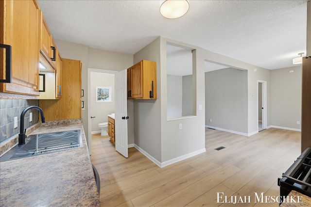 25 River Road NW, Sparta, MI 49345