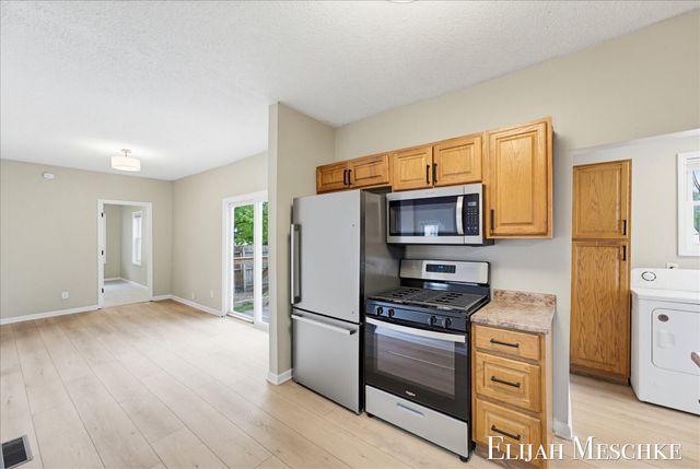 25 River Road NW, Sparta, MI 49345