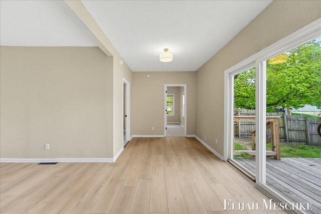 25 River Road NW, Sparta, MI 49345