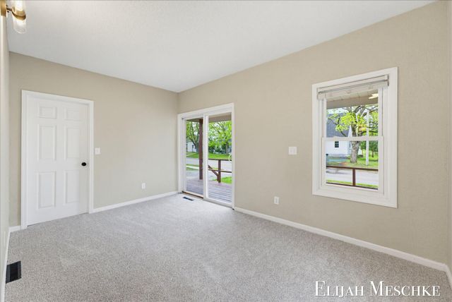 25 River Road NW, Sparta, MI 49345