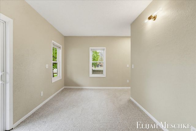 25 River Road NW, Sparta, MI 49345