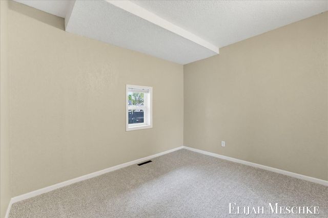 25 River Road NW, Sparta, MI 49345