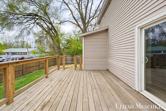 25 River Road NW, Sparta, MI 49345