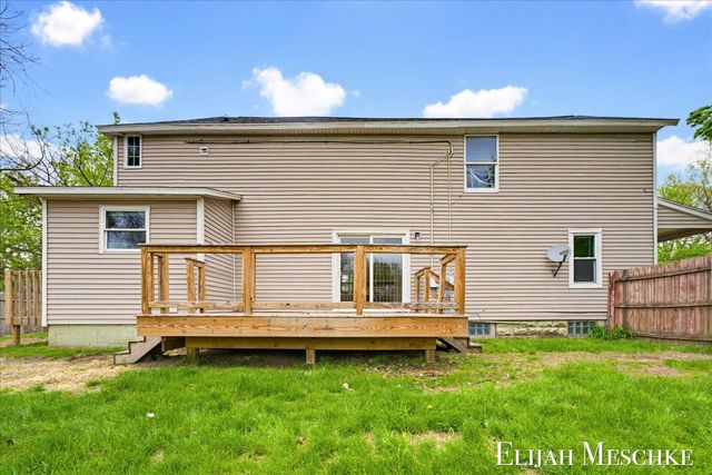 25 River Road NW, Sparta, MI 49345