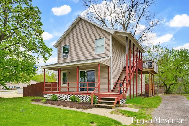 25 River Road NW, Sparta, MI 49345