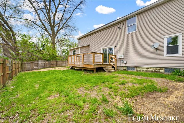 25 River Road NW, Sparta, MI 49345