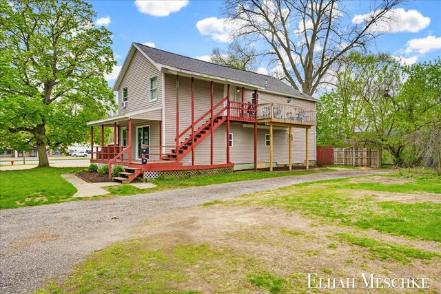 25 River Road NW, Sparta, MI 49345