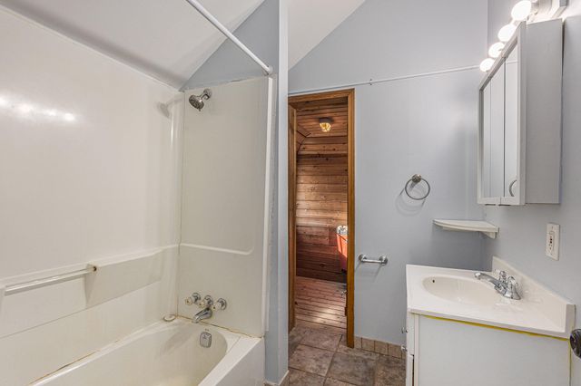25 River Road NW, Sparta, MI 49345
