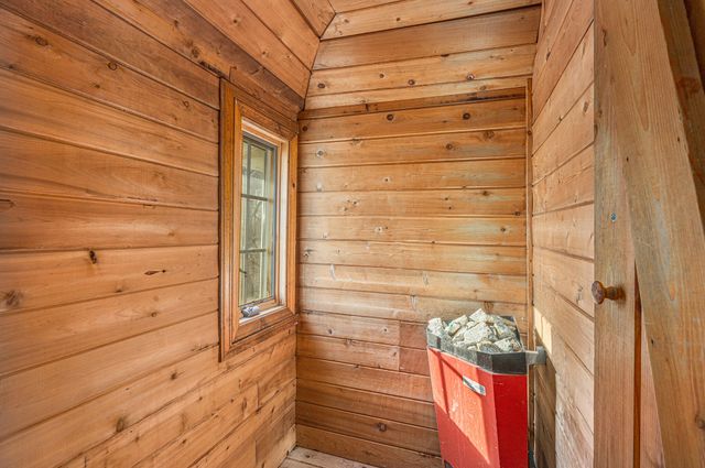 25 River Road NW, Sparta, MI 49345