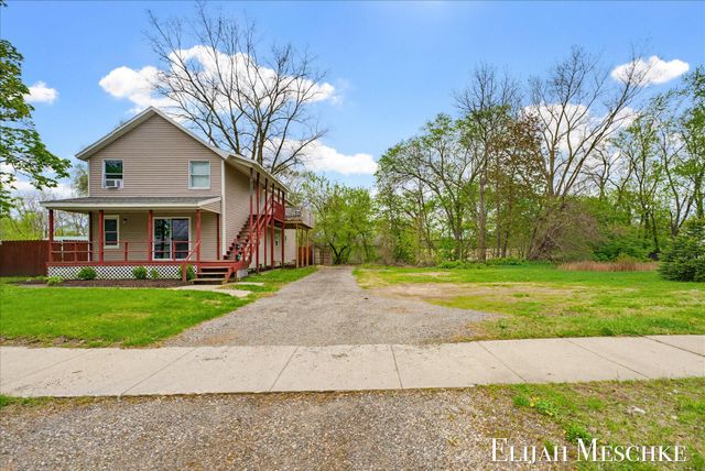25 River Road NW, Sparta, MI 49345