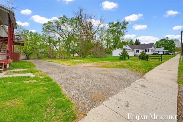 25 River Road NW, Sparta, MI 49345
