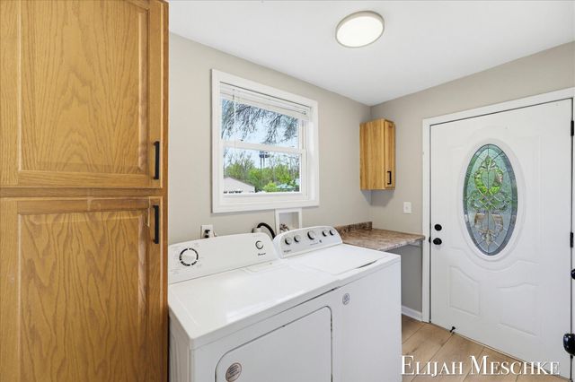 25 River Road NW, Sparta, MI 49345
