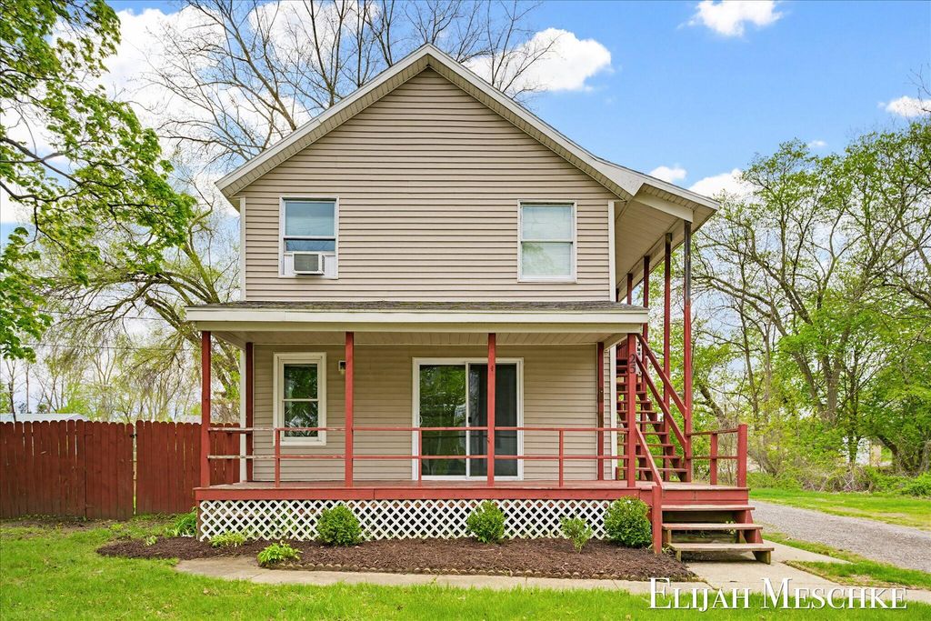 25 River Road NW, Sparta, MI 49345
