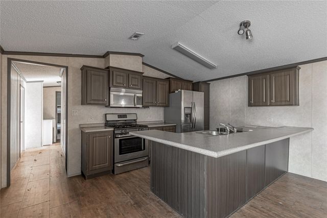 457 W 4th Street, Groveton, TX 75845