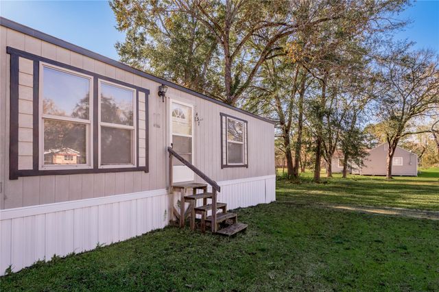 457 W 4th Street, Groveton, TX 75845