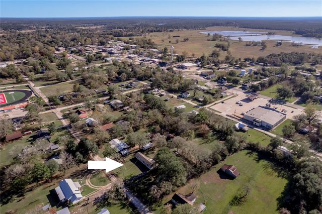 457 W 4th Street, Groveton, TX 75845