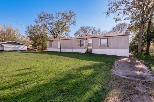 457 W 4th Street, Groveton, TX 75845