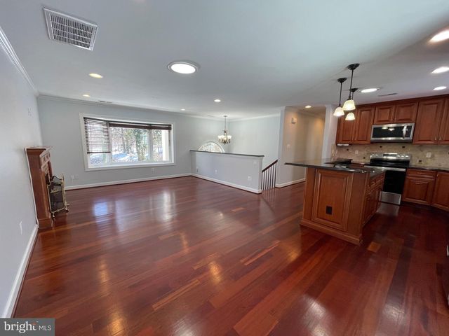 5300 SUMMIT DR, Fairfax, VA 22030