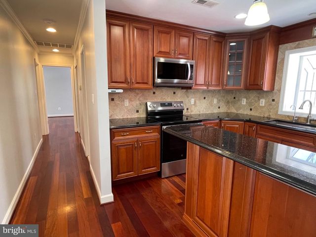 5300 SUMMIT DR, Fairfax, VA 22030