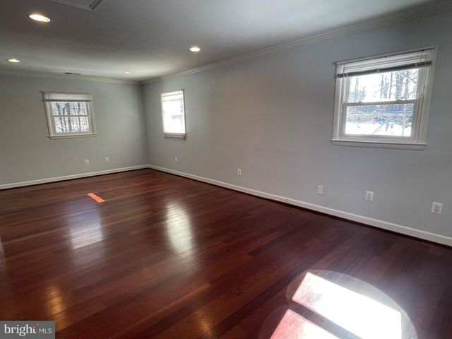 5300 SUMMIT DR, Fairfax, VA 22030