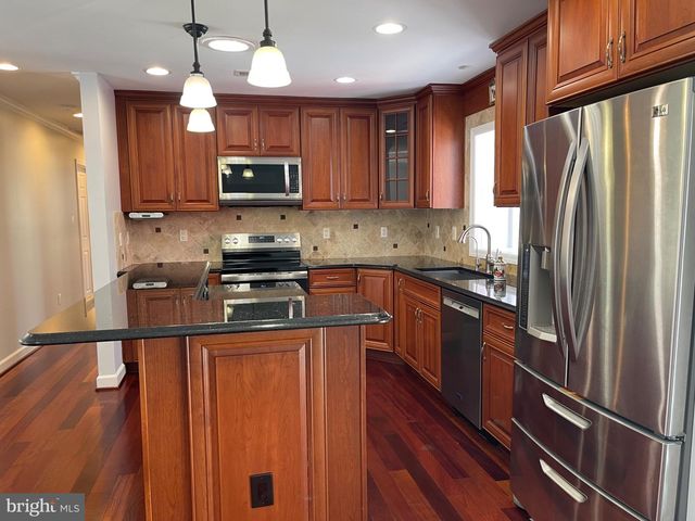 5300 SUMMIT DR, Fairfax, VA 22030