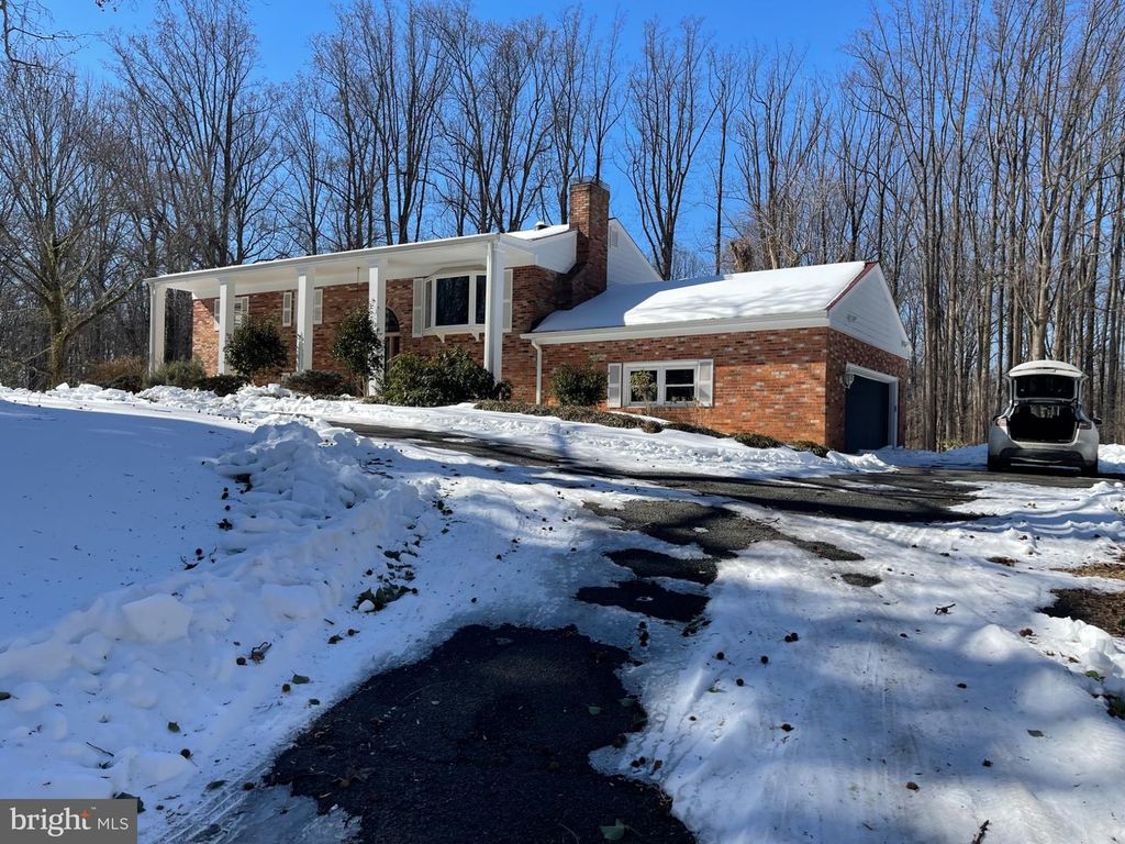 5300 SUMMIT DR, Fairfax, VA 22030