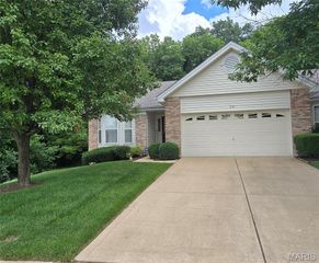 30 Sterling Pointe Drive 22A, St Charles, MO 63301