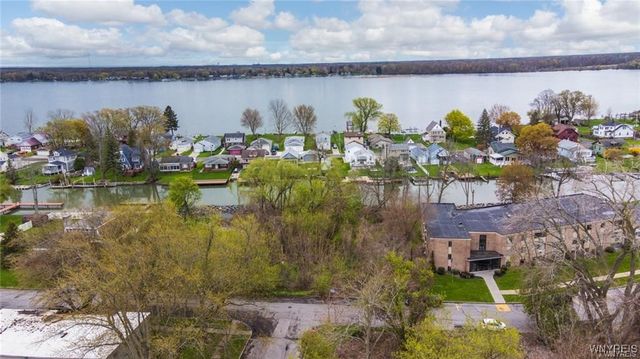 8217 Valle Drive, Niagara Falls, NY 14304