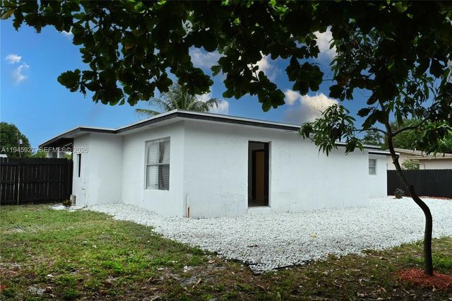 2496 SW 8th Street, Fort Lauderdale, FL 33312