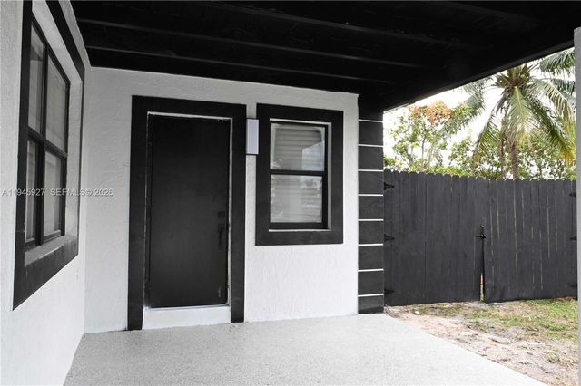 2496 SW 8th Street, Fort Lauderdale, FL 33312