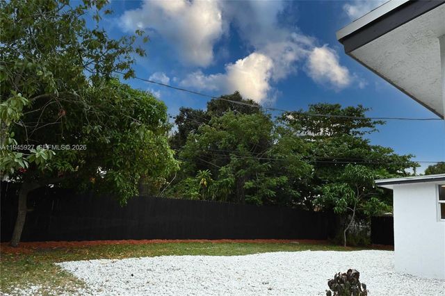 2496 SW 8th Street, Fort Lauderdale, FL 33312