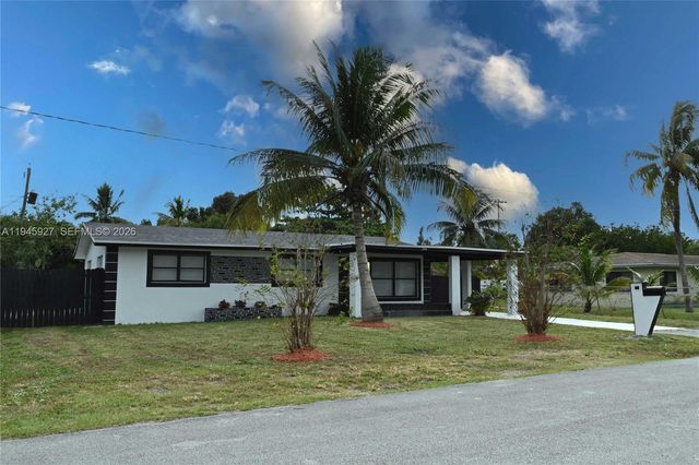 2496 SW 8th Street, Fort Lauderdale, FL 33312