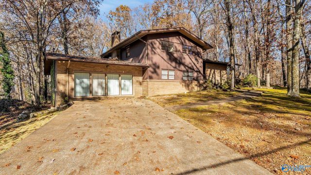 137 Bridlewood Drive, Gadsden, AL 35901