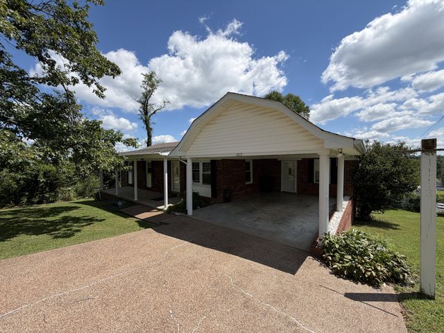 1015 Kelly Blvd, Westmoreland, TN 37186