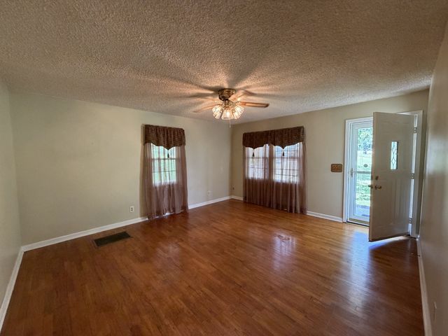 1015 Kelly Blvd, Westmoreland, TN 37186