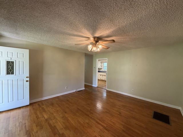 1015 Kelly Blvd, Westmoreland, TN 37186