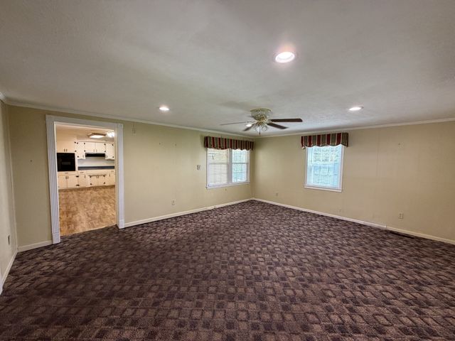 1015 Kelly Blvd, Westmoreland, TN 37186