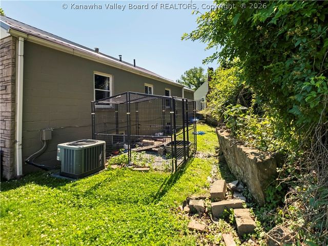 2743 Daniels Avenue, South Charleston, WV 25303