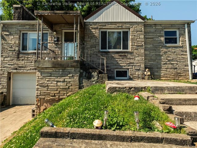 2743 Daniels Avenue, South Charleston, WV 25303
