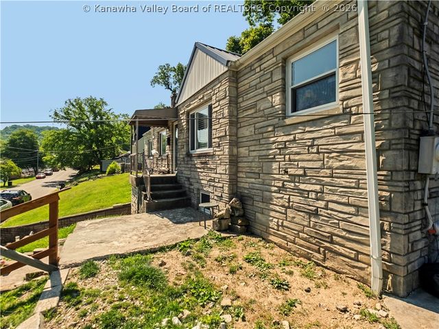 2743 Daniels Avenue, South Charleston, WV 25303