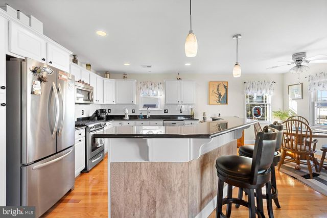 32 W NAVASINK DR, Little Egg Harbor Twp, NJ 08087