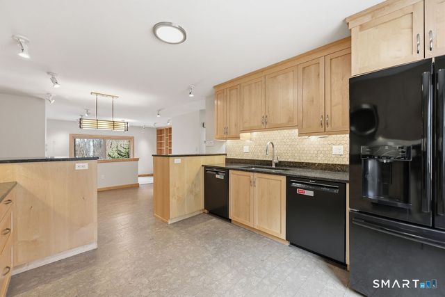 70 Conestoga Way 70, Glastonbury, CT 06033