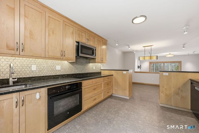 70 Conestoga Way 70, Glastonbury, CT 06033