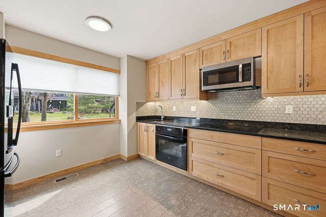 70 Conestoga Way 70, Glastonbury, CT 06033